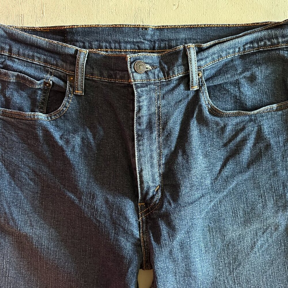 SOLD Levi's Men's 505 Regular Fit Denim Jeans - Barely Worn, Medium Wash - Picture 4 of 12